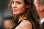 Angelina Jolie usunęła sobie obie piersi. Ze strachu przed rakiem